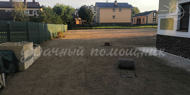 укатка газонным катком
